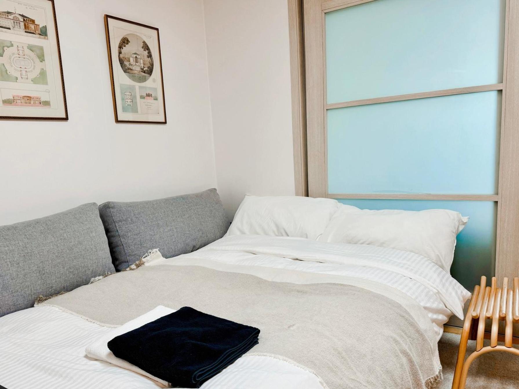 Urban Apartment *