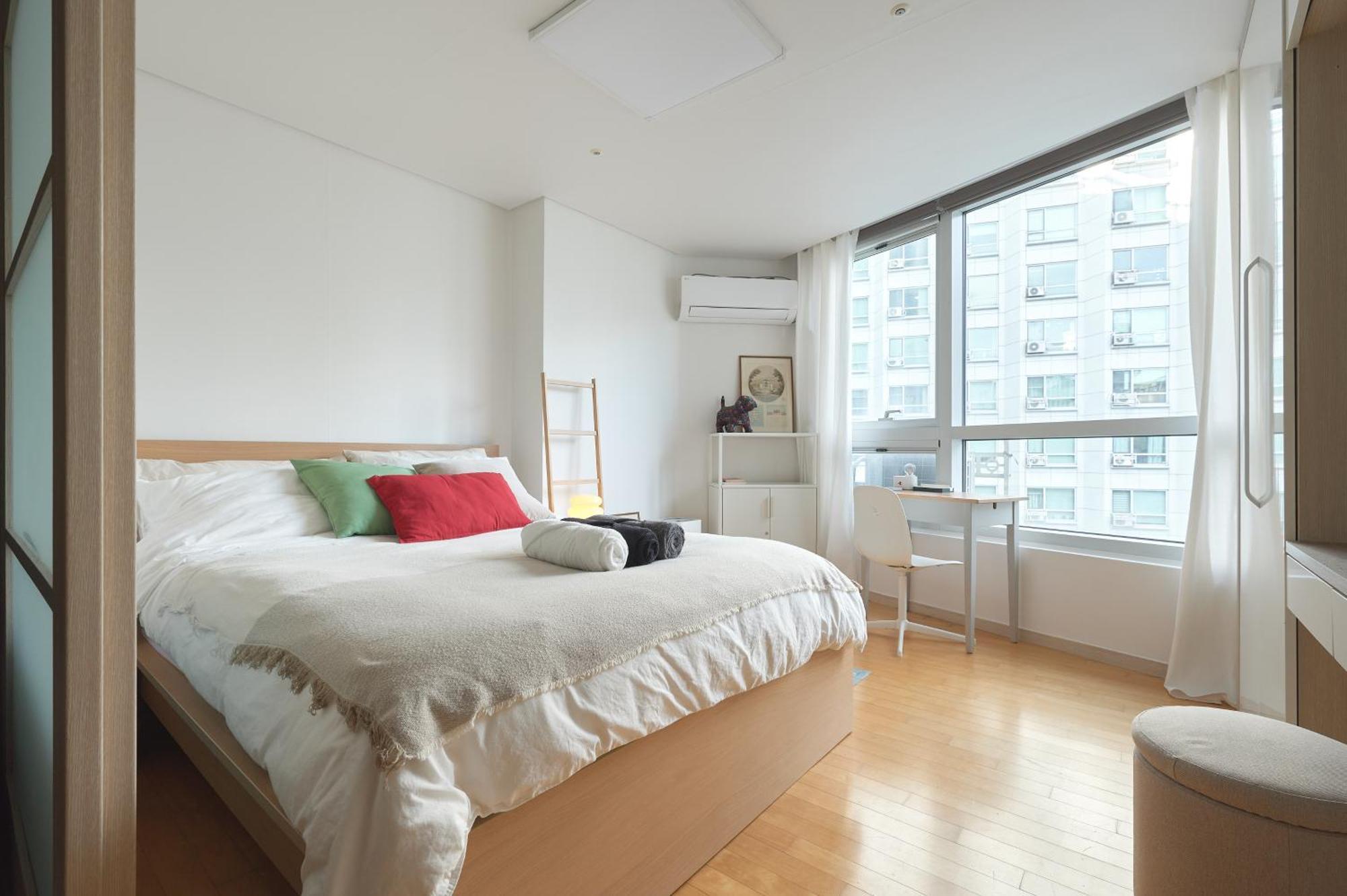 Urban Apartment *